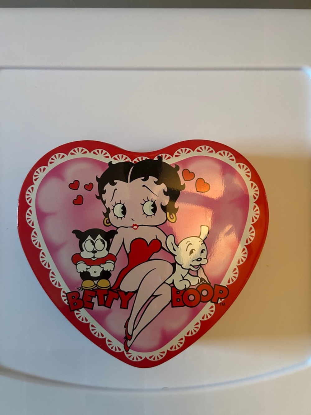 Betty Boop Heart Tin in Pink and Red Artwork